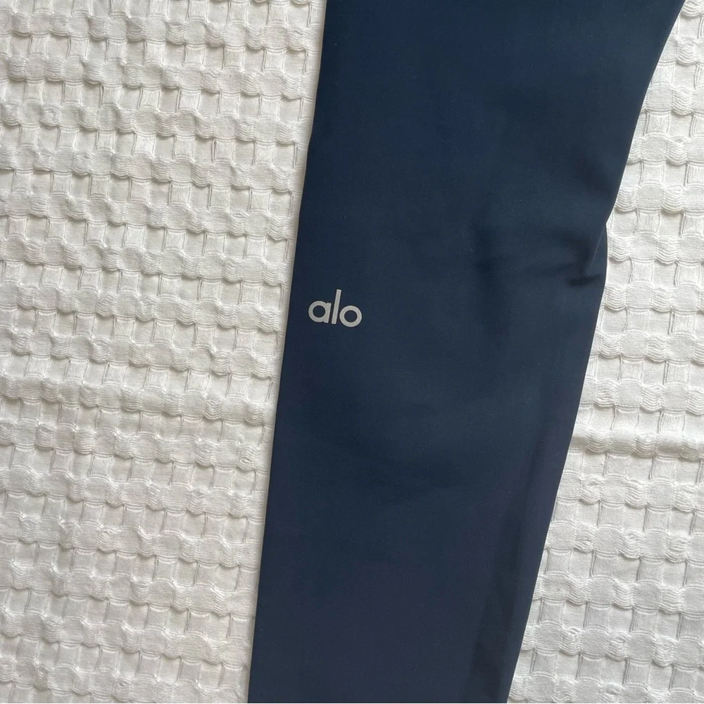 Alo Yoga Leggings XS Warrior Cut Shredded 7/8 Navy Blue High‎ Rise